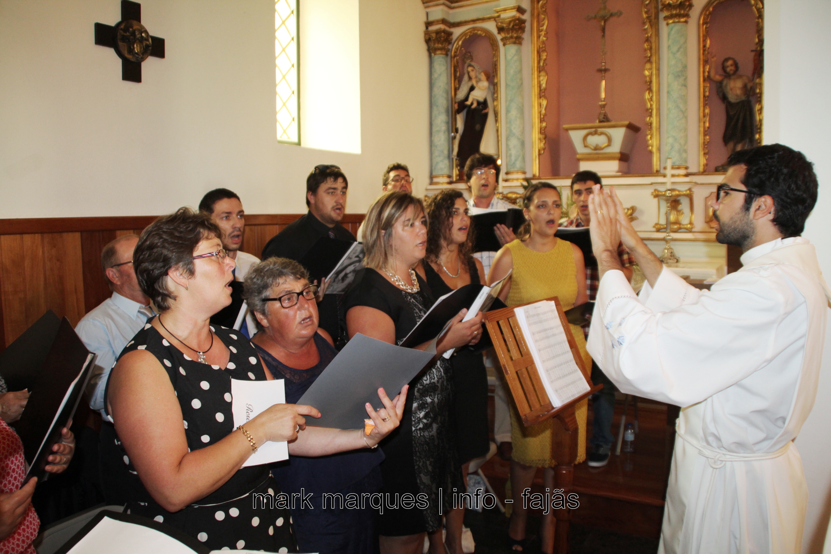 GRUPO CORAL DOS ROSAIS CANTA HINO DE Nª Srª DO ROSÁRIO.(Padroeira) (c/ vídeo)