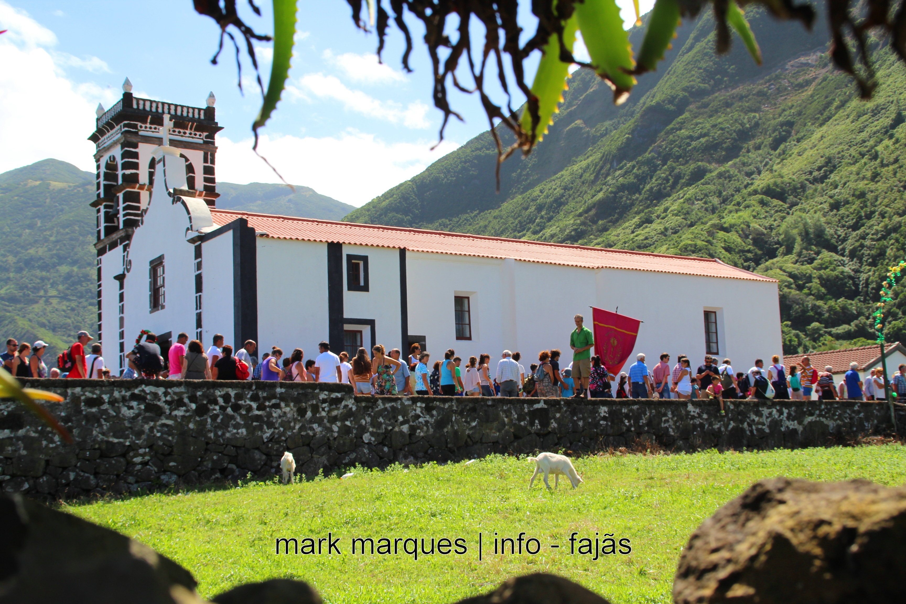 PROCISSÃO NA FAJÃ DA CALDEIRA DO SENHOR SANTO CRISTO – ILHA SÃO JORGE (reportagem fotográfica)