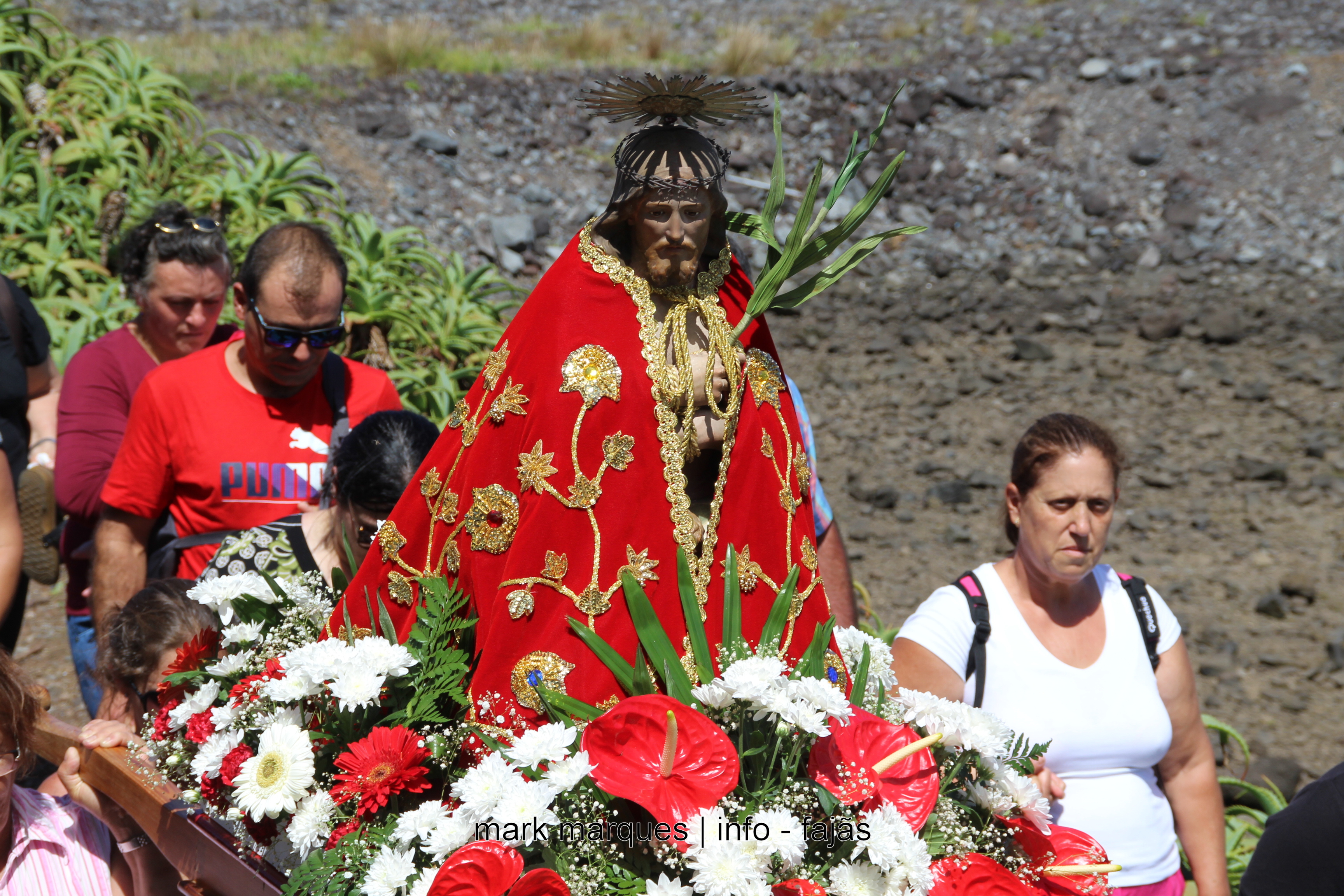 PROCISSÃO NA FAJÃ DA CALDEIRA DE SANTO CRISTO – ILHA DE SÃO JORGE (Açores) (c/ vídeo)