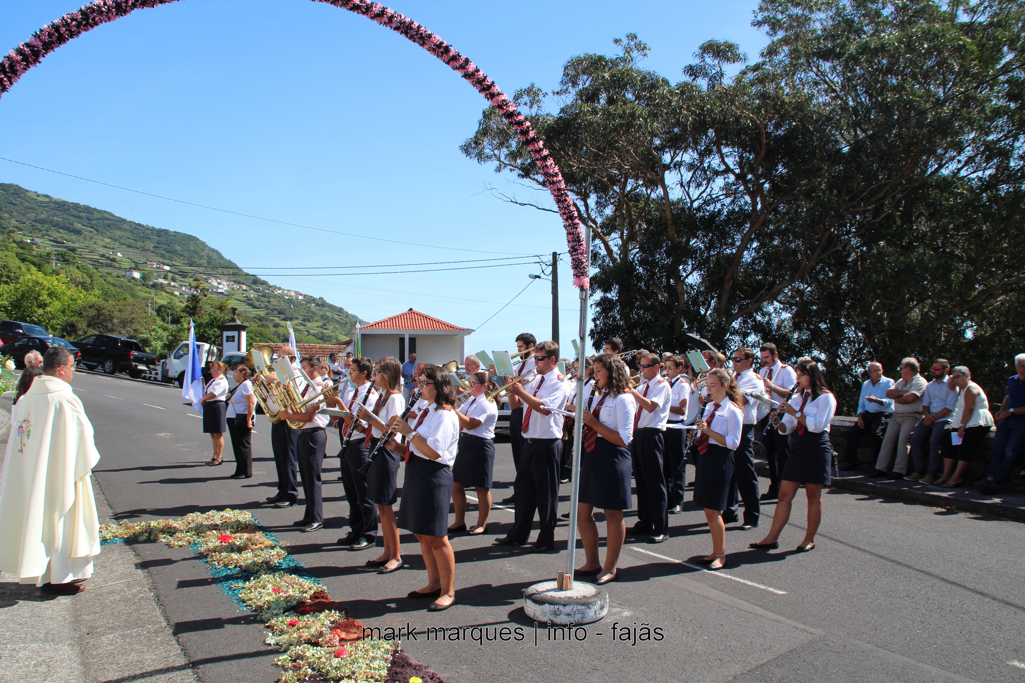 BANDA FILARMÓNICA RECREIO TERREIRENSE SAÚDA ERMIDA DE SANTA RITA. (c/ vídeo)