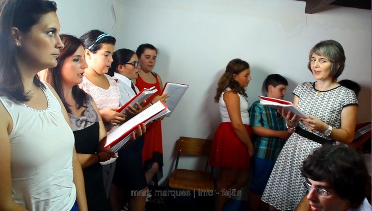 GRUPO CORAL JUVENIL DAS MANADAS CANTA “HINO DE SANTA RITA” – MANADAS – ILHA DE SÃO JORGE (c/ vídeo)