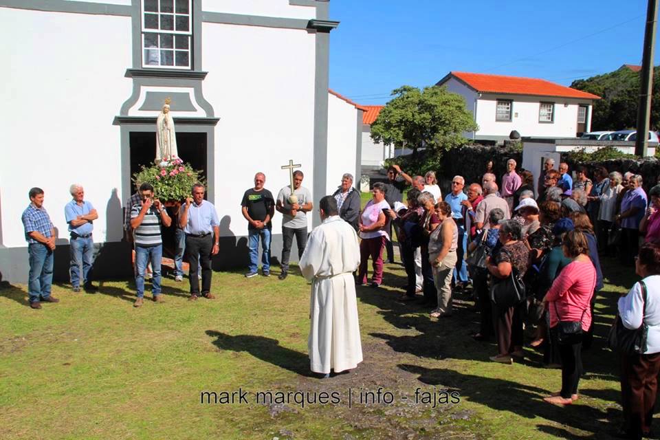 FESTA Nª SRª DE FÁTIMA – FAJÃ DA RIBEIRA D`AREIA – FIÉIS CANTAM “BOA TARDE MARIA” (c/ vídeo)