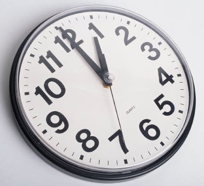 HORÁRIO DE VERÃO – RELÓGIOS ADIANTAM UMA HORA (Próximo Domingo dia 31 – Amanhã)