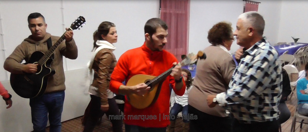 “BAILE DE RODA” – FESTA DO ANIVERSÁRIO DA BANDA FILARMÓNICA DE SANTO AMARO – ILHA DE SÃO JORGE. (c/ vídeo)