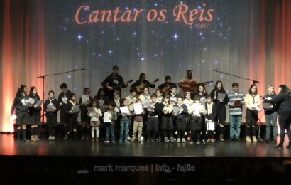 GRUPO DE REIS DO AGRUPAMENTO 771 DAS VELAS E AGRUPAMENTO 847 DE SANTO AMARO (Escuteiros) – Ilha de São Jorge. (c/ vídeo)