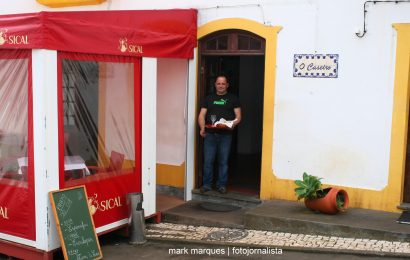 JOVEM EMPRESÁRIO INVESTE NA VILA DO TOPO (CAFÉ /RESTAURANTE) – ILHA DE SÃO JORGE