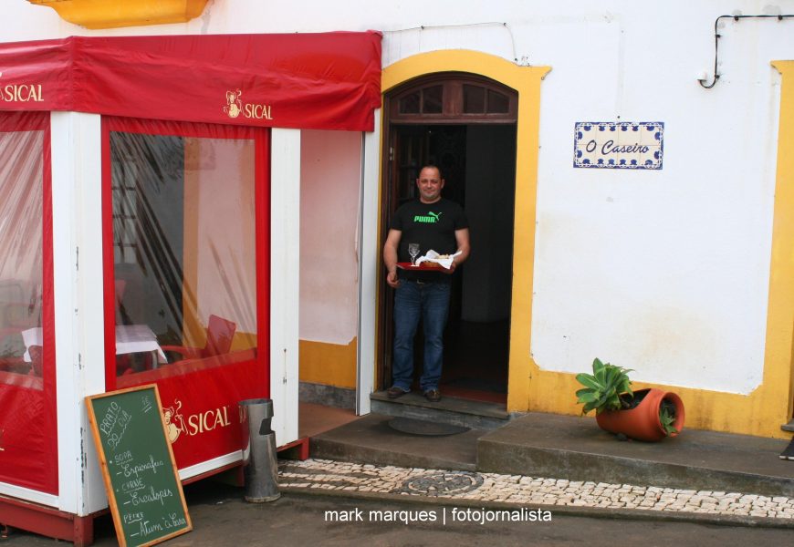 JOVEM EMPRESÁRIO INVESTE NA VILA DO TOPO (CAFÉ /RESTAURANTE) – ILHA DE SÃO JORGE
