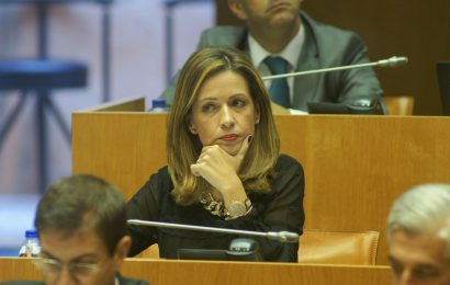 Governo regional “não resolve” situação de professores contratados, afirma a Deputada Maria João Carreiro