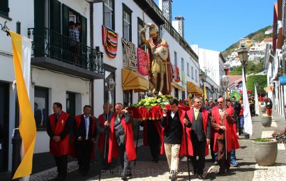 PROCISSÃO EM HONRA DE SÃO JORGE – VELAS – Ilha de São Jorge (c/ vídeo)