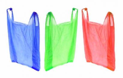A partir de hoje os sacos de plástico são pagos em todo comércio (quatro cêntimos)