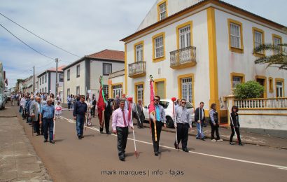 MISSA / COROAÇÃO / JANTAR DO DIVINO ESPÍRITO SANTO – SANTO ANTÃO – Ilha de São Jorge (c/ reportagem fotográfica)