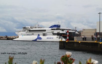 CATAMARAN “MASTER JET” ESCALA O PORTO DAS VELAS – ILHA DE SÃO JORGE (c/ vídeo)