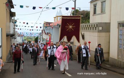 DOMINGO DO ESPÍRITO SANTO – COROAÇÃO – SANTO ANTÃO – Ilha de São Jorge (c/ vídeo)