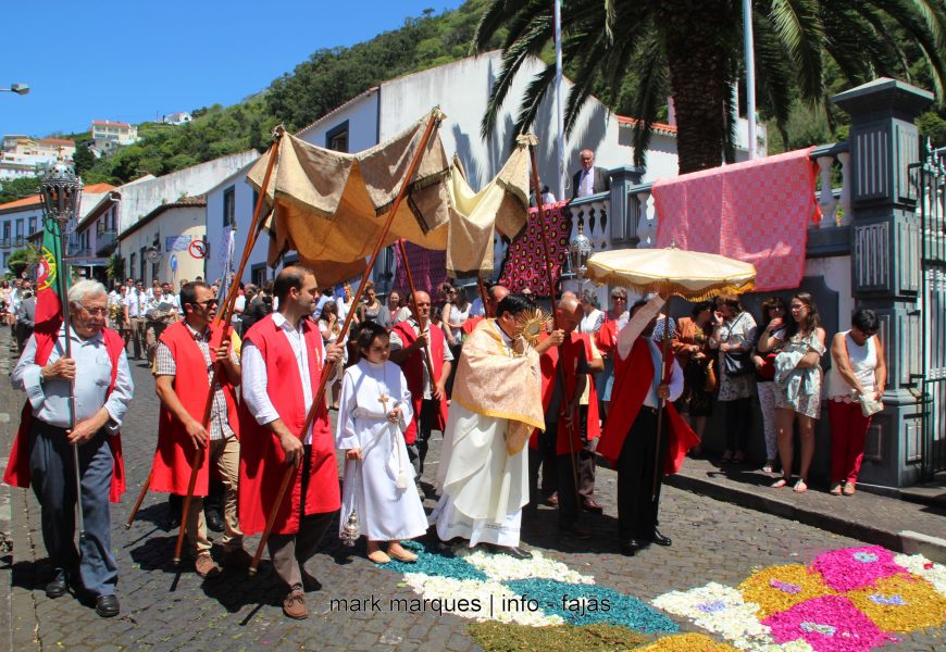 PROCISSÃO DO CORPO DE DEUS – VELAS – Ilha de São Jorge (c/ vídeo)