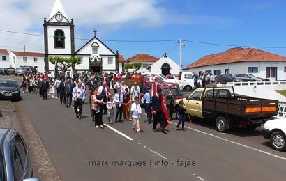 COROAÇÃO SANTÍSSIMA TRINDADE – NORTE PEQUENO- Ilha de São Jorge (c/ vídeo)