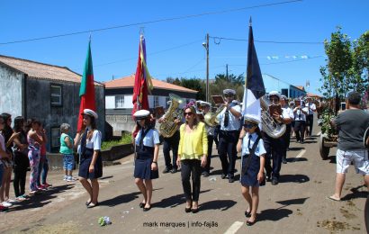 BANDA FILARMÓNICA DESFILA NO BODO DE LEITE – SÃO TOMÉ – Ilha de São Jorge (c/ vídeo)
