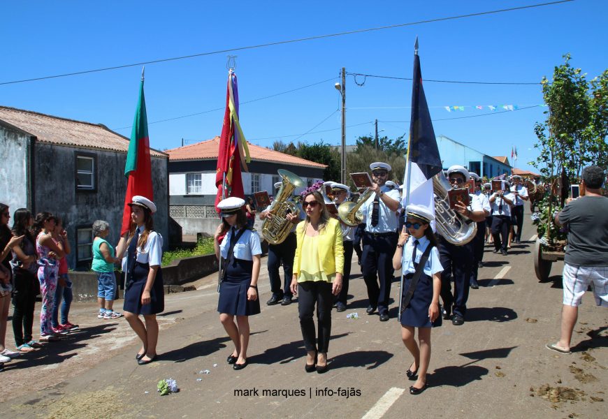 BANDA FILARMÓNICA DESFILA NO BODO DE LEITE – SÃO TOMÉ – Ilha de São Jorge (c/ vídeo)