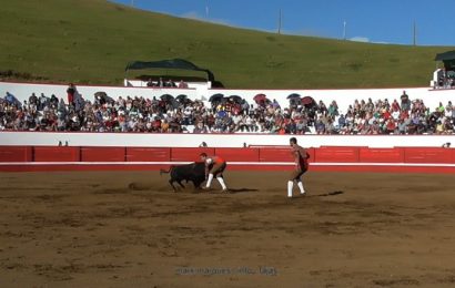 PEGA NA TOURADA DE PRAÇA – 30ª SEMANA CULTURAL – Velas – Ilha de São Jorge (c/ vídeo)