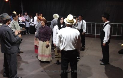 GRUPO DE FOLCLORE DE ROSAIS ATUA NAS FESTAS DE SANTA ANA (BEIRA) – Ilha de São Jorge (c/ vídeo)