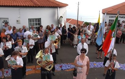 BANDA FILARMÓNICA RECREIO TERREIRENSE DESFILA NAS FESTAS DE SANTA ANA – BEIRA – Ilha de São Jorge (c/ vídeo)