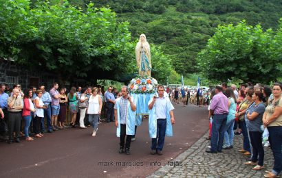 FESTA NA FAJÃ DOS CUBRES – PROCISSÃO EM HONRA DE Nª SRª DE LURDES – Ilha de São Jorge (c/ vídeo)