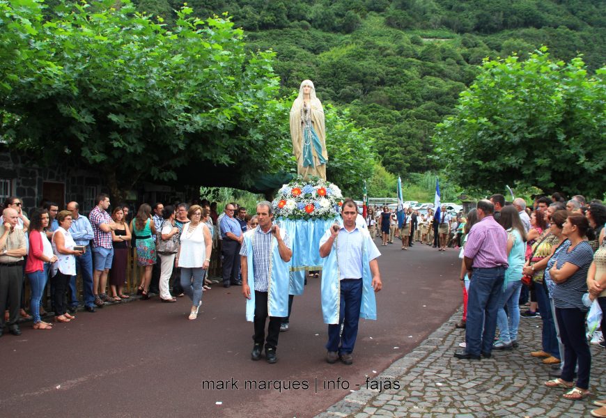 FESTA NA FAJÃ DOS CUBRES – PROCISSÃO EM HONRA DE Nª SRª DE LURDES – Ilha de São Jorge (c/ vídeo) FESTA NA FAJÃ DOS CUBRES – PROCISSÃO EM HONRA DE Nª SRª DE LURDES – Ilha de São Jorge (c/ vídeo)