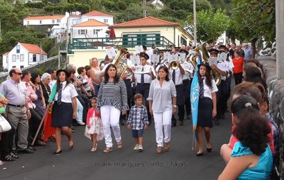 BANDA FILARMÓNICA DESFILA NAS FESTAS DA FAJÃ DO OUVIDOR – Ilha de São Jorge (c/ vídeo)