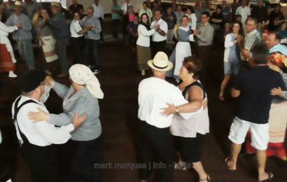 FOLCLORE DE ROSAIS DANÇA COM O PÚBLICO NAS FESTAS DA FAJÃ DO OUVIDOR – Ilha de São Jorge (c/ vídeo)