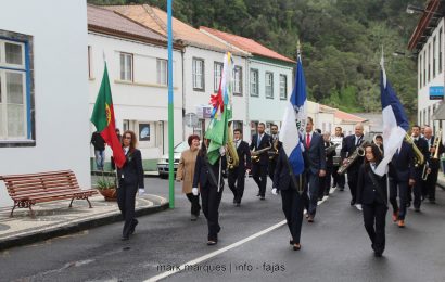 BANDA FILARMÓNICA DA SOCIEDADE ESTÍMULO DESFILA NAS FESTAS DE SANTA CATARINA – VILA DA CALHETA – Ilha de São Jorge (c/ vídeo)