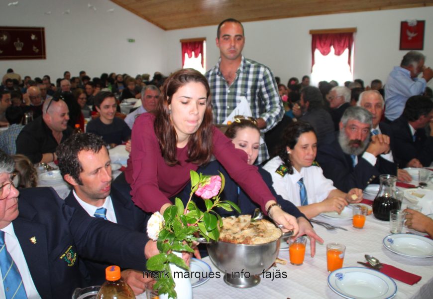 ALMOÇO – FESTA DE SANTO ANTÃO – Santo Antão / Ilha de São Jorge (c/ reportagem fotográfica)