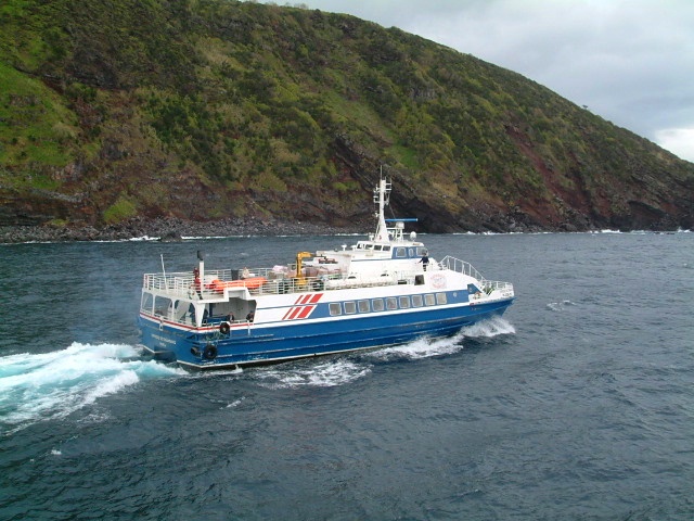 “Expresso do Triângulo” poderá voltar a navegar – Atlânticoline pondera recuperar antigo catamarã para substituir navio encalhado