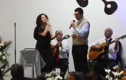 SURPRESA DA NOITE – Padre Rúben Pacheco e Lina Monteiro cantam “Para os Braços da Minha Mãe” – Boa Hora / Santo Amaro – Ilha de São Jorge  (c/ vídeo)