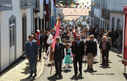 COROAÇÃO DO DIVINO ESPÍRITO SANTO (1º Jantar) – Vila do Topo – Ilha de São Jorge (c/ vídeo)