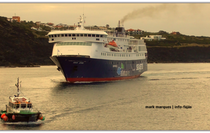 Navio “AQUA JEWEL” atraca no Porto das Velas – Ilha de São Jorge (Lotação 795 passageiros / 155 viaturas) (c/ vídeo)