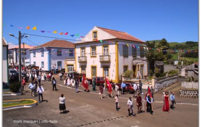 CORTEJO DE COROAÇÃO DO DIVINO ESPÍRITO SANTO (5º JANTAR) – Santo Antão – Ilha de São Jorge (c/ vídeo)