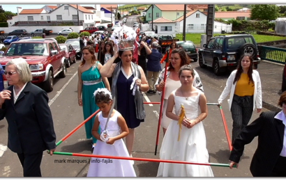 CORTEJO DE COROAÇÃO – SANTÍSSIMA TRINDADE – NORTE PEQUENO – Ilha de São Jorge (c/ vídeo)