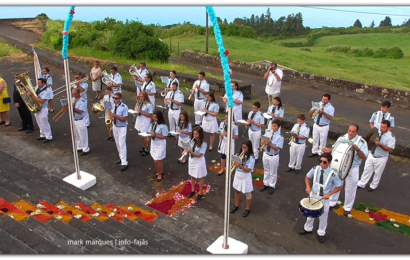 BANDA FILARMÓNICA SAÚDA SANTO ANTÓNIO – FESTA DE SANTO ANTÓNIO (Santo António / Norte Grande) – Ilha de São Jorge (c/ vídeo)