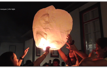 PEQUENADA EUFÓRICA COM O LANÇAMENTO DOS BALÕES NO ARRAIAL DE SÃO JOÃO – Vila das Velas – Ilha de São Jorge (c/ vídeo)
