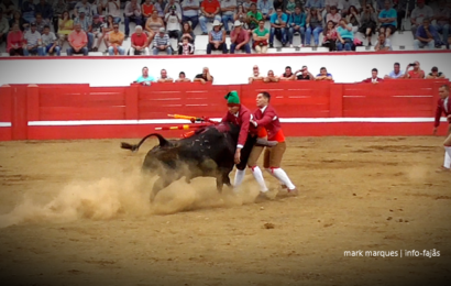 PEGA NA TOURADA DE PRAÇA DE SÃO JORGE – 31ª SEMANA CULTURAL DAS VELAS – 2018 – Ilha de São Jorge (c/ vídeo)