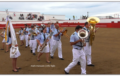 BANDA FILARMÓNICA DESFILA PELA PRAÇA DE TOIROS DE SÃO JORGE – 31ª SEMANA CULTURAL DAS VELAS – Ilha de São Jorge (c/ vídeo)