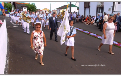 BANDA DE SANTO AMARO DESFILA NAS FESTAS DOS ROSAIS / 2018 – Ilha de São Jorge (c/ vídeo)