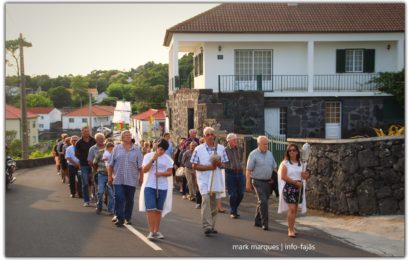 “PROCISSÃO” – INAUGURAÇÃO DA ERMIDA DE SANTO ANTÓNIO (Terreiros / Manadas) – Ilha de São Jorge (c/ vídeo)