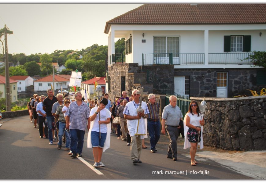 “PROCISSÃO” – INAUGURAÇÃO DA ERMIDA DE SANTO ANTÓNIO (Terreiros / Manadas) – Ilha de São Jorge (c/ vídeo)