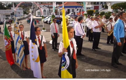 UNIÃO ROSALENSE CUMPRIMENTA IGREJA PAROQUIAL – FESTAS DE ROSAIS /2018 – Ilha de São Jorge (c/ vídeo)