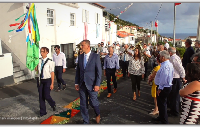 BANDA FILARMÓNICA “ESTÍMULO” DESFILA NA FESTA DO BOM JESUS – Fajã Grande / Calheta – Ilha de São Jorge (c/ vídeo)