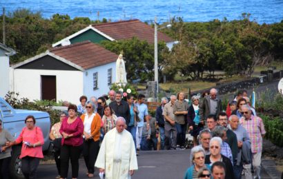 PROCISSÃO EM HONRA DE Nª SRª DE FÁTIMA – FAJÃ DA RIBEIRA D`AREIA – Ilha de São Jorge (c/ vídeo)