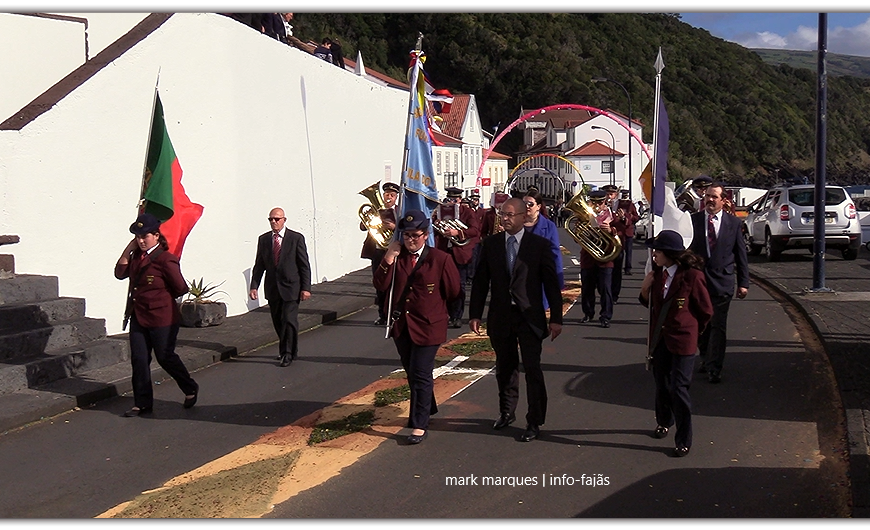 BANDA FILARMÓNICA “CLUBE UNIÃO” DESFILA NA FESTA DE SANTA CATARINA – Vila da Calheta – Ilha de São Jorge (c/ vídeo)