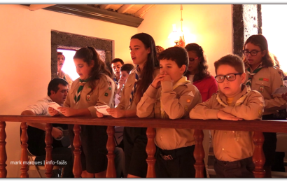 GRUPO DE ESCUTEIROS DA URZELINA ANIMAM MISSA DA SRª DA BOA MORTE – Urzelina – Ilha de São Jorge (c/ vídeo)