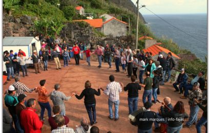 “CHAMARRITA” – FESTA DE SÃO MARTINHO NA FAJÃ DA SARAMAGUEIRA – Santo Antão – Ilha de São Jorge (c/ vídeo)