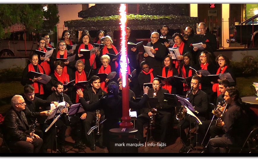 CORO E ORQUESTRA “JOSÉ DAMIÃO DE ALMEIDA” ATUA NO DIA DAS MONTRAS – Vila das Velas – Ilha de São Jorge (c/ vídeo)